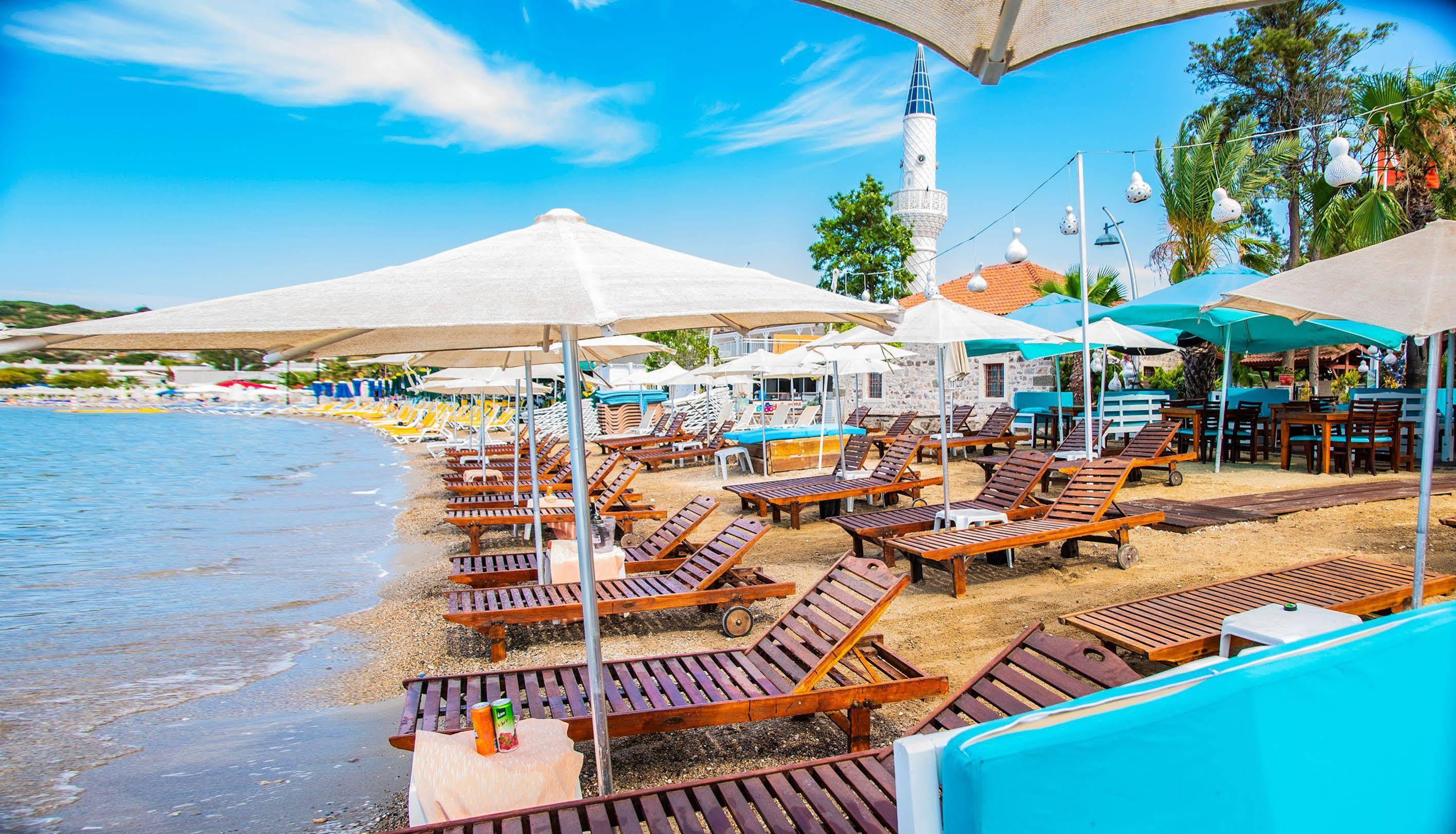 Blue Bay Beach Hotel (Adults Only) Битез Екстериор снимка