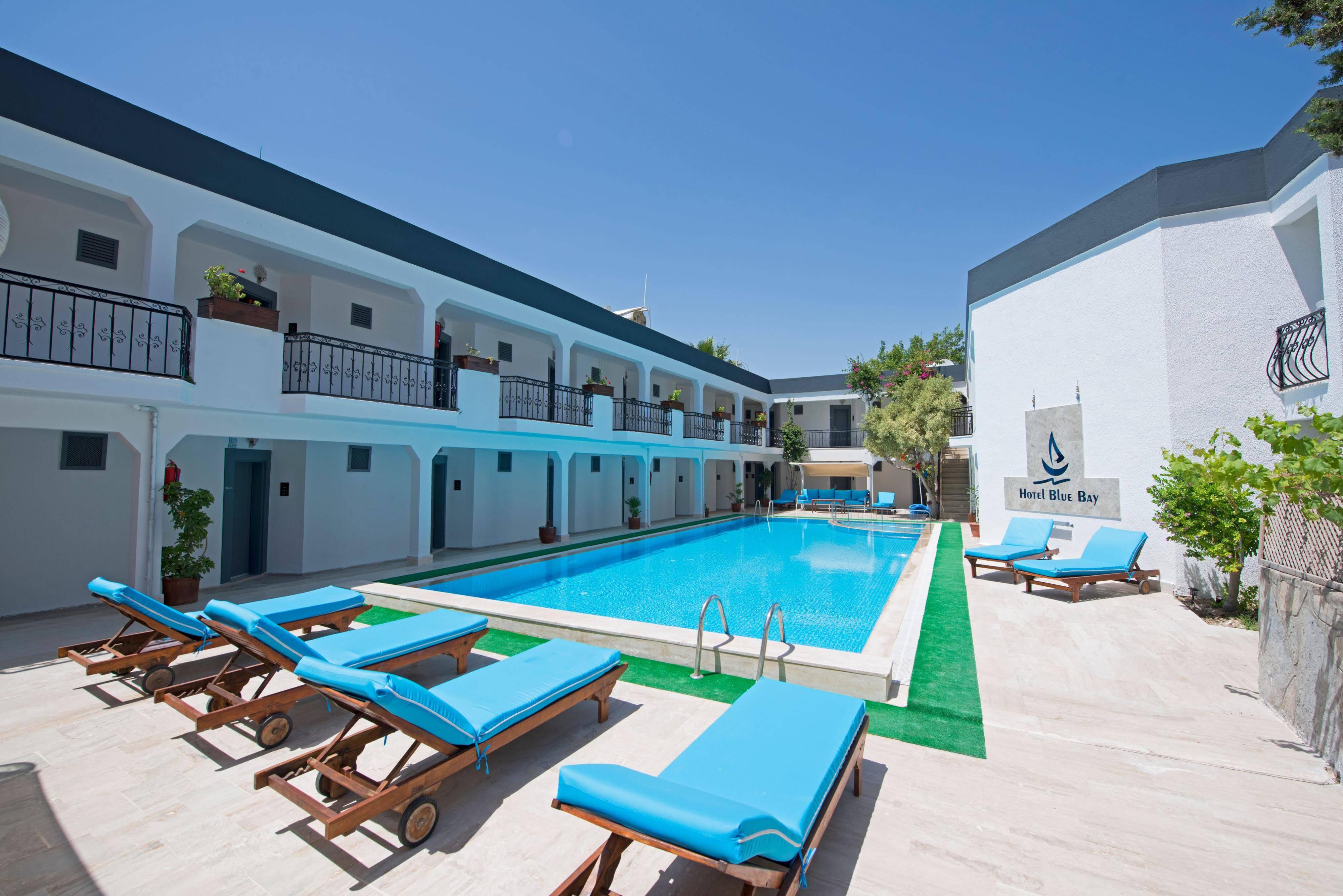 Blue Bay Beach Hotel (Adults Only) Битез Екстериор снимка