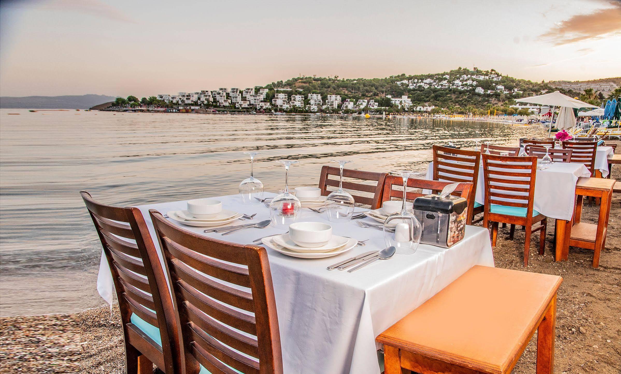 Blue Bay Beach Hotel (Adults Only) Битез Екстериор снимка