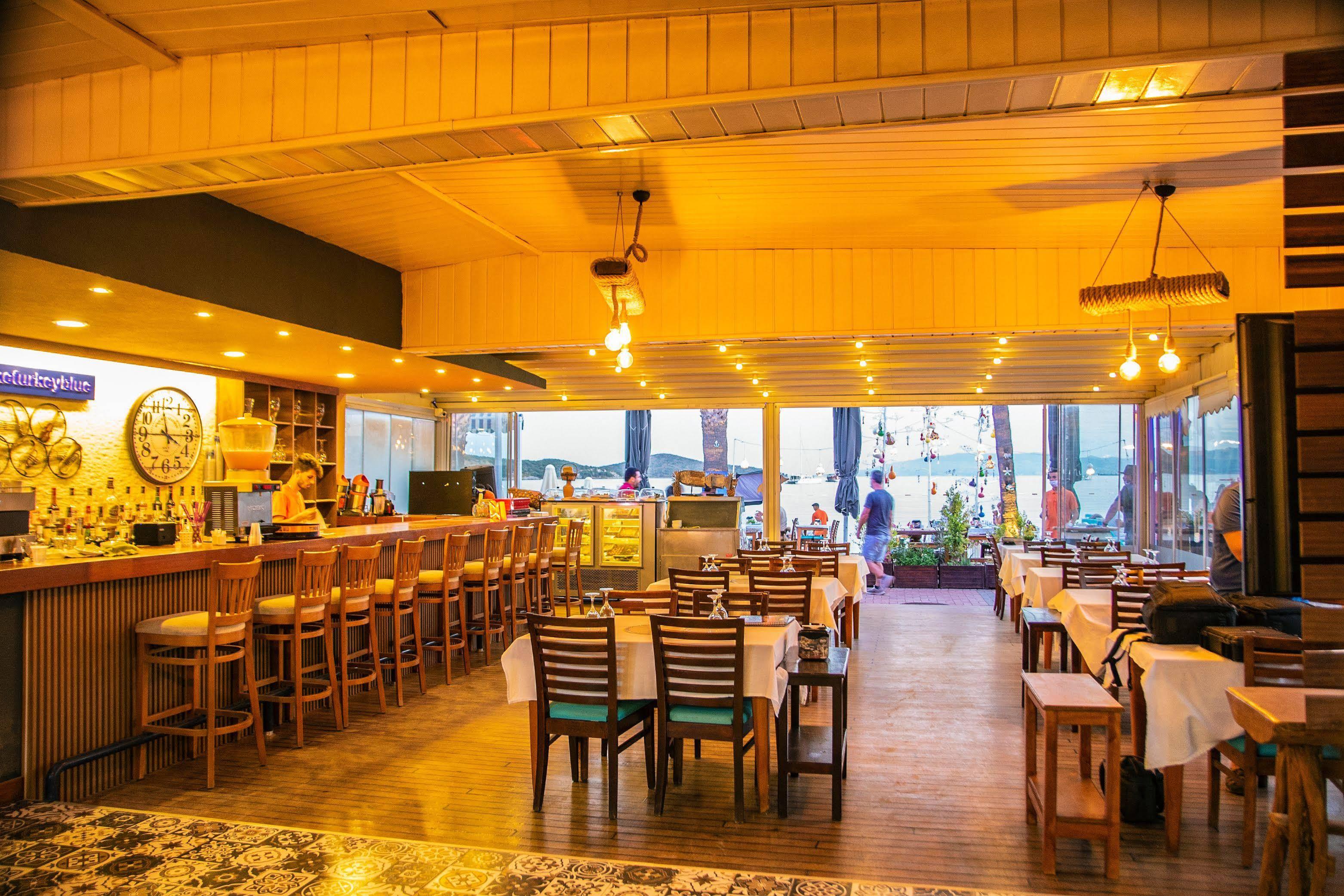 Blue Bay Beach Hotel (Adults Only) Битез Екстериор снимка