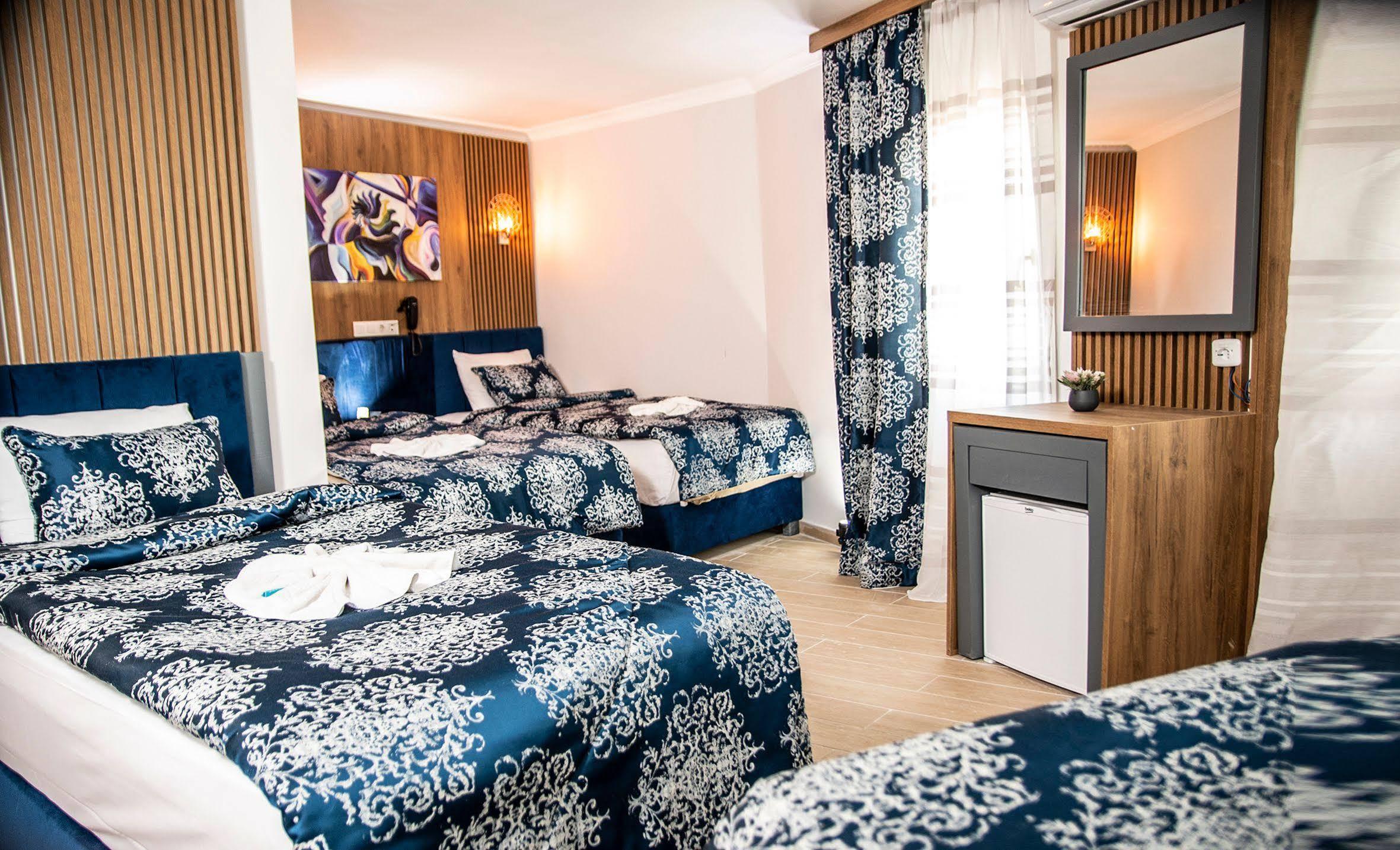 Blue Bay Beach Hotel (Adults Only) Битез Екстериор снимка