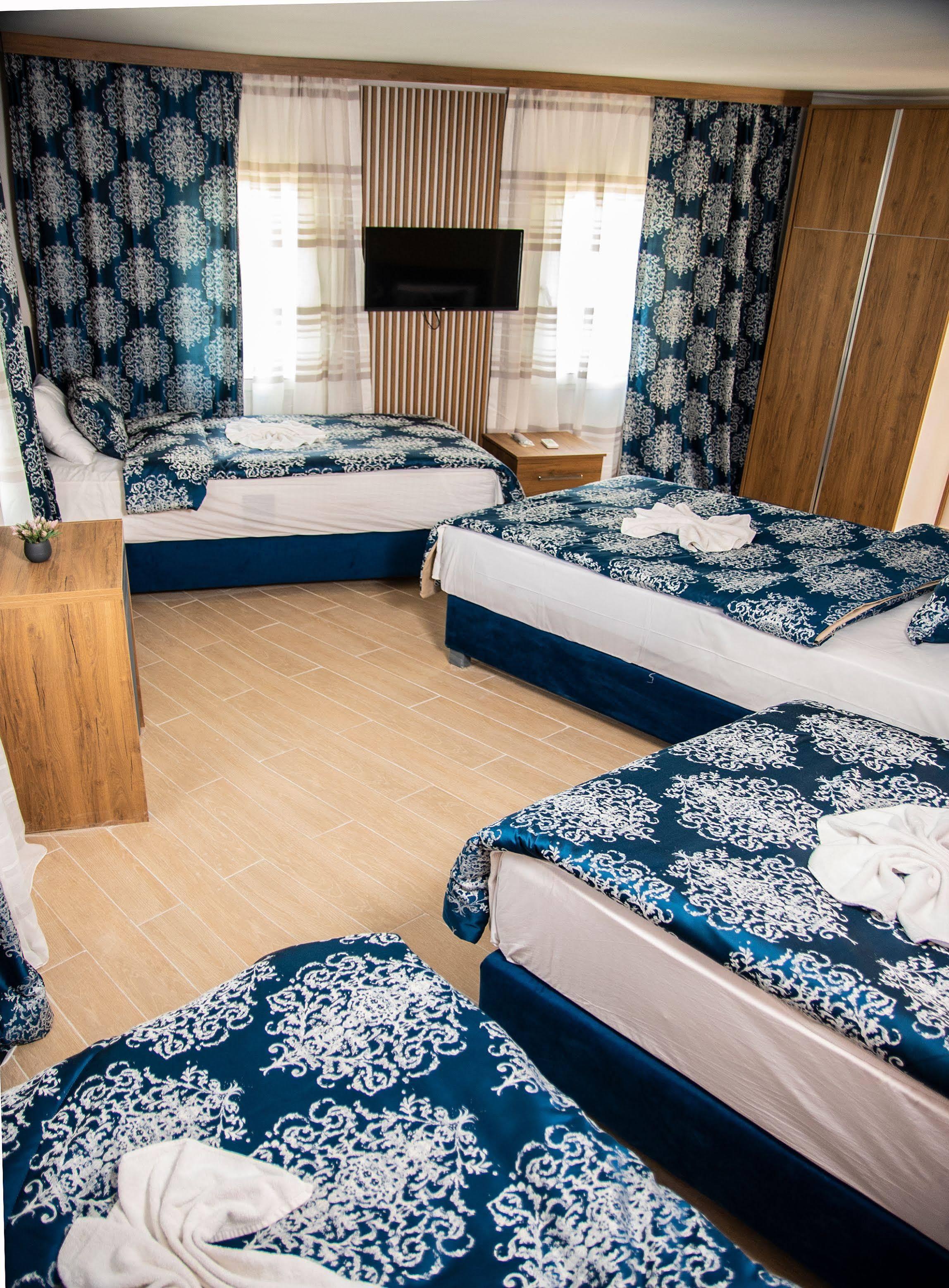 Blue Bay Beach Hotel (Adults Only) Битез Екстериор снимка
