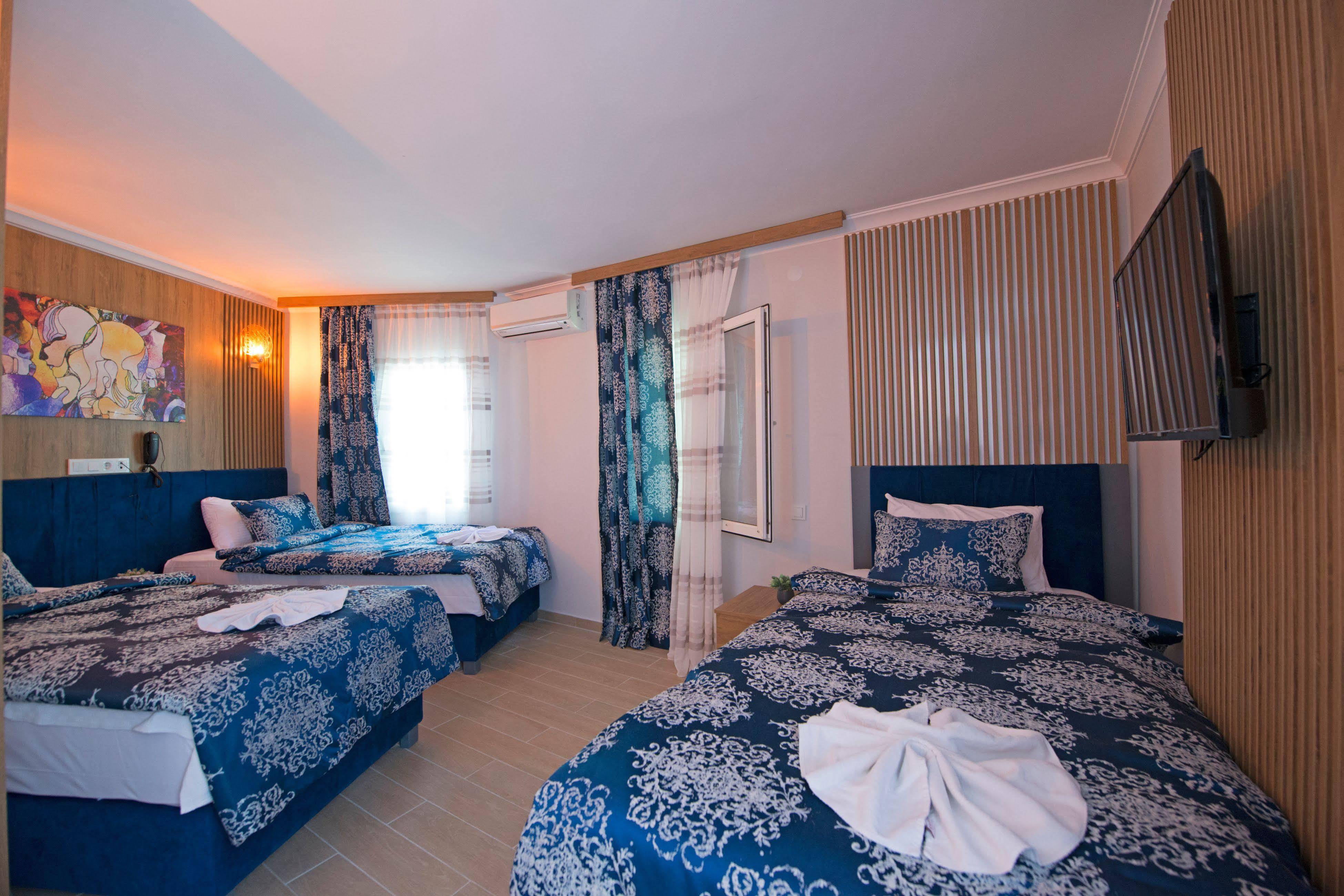 Blue Bay Beach Hotel (Adults Only) Битез Екстериор снимка
