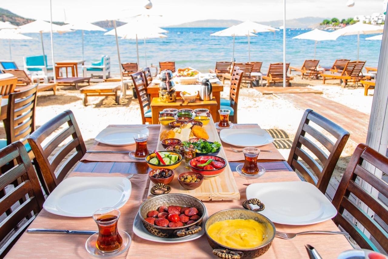 Blue Bay Beach Hotel (Adults Only) Битез Екстериор снимка