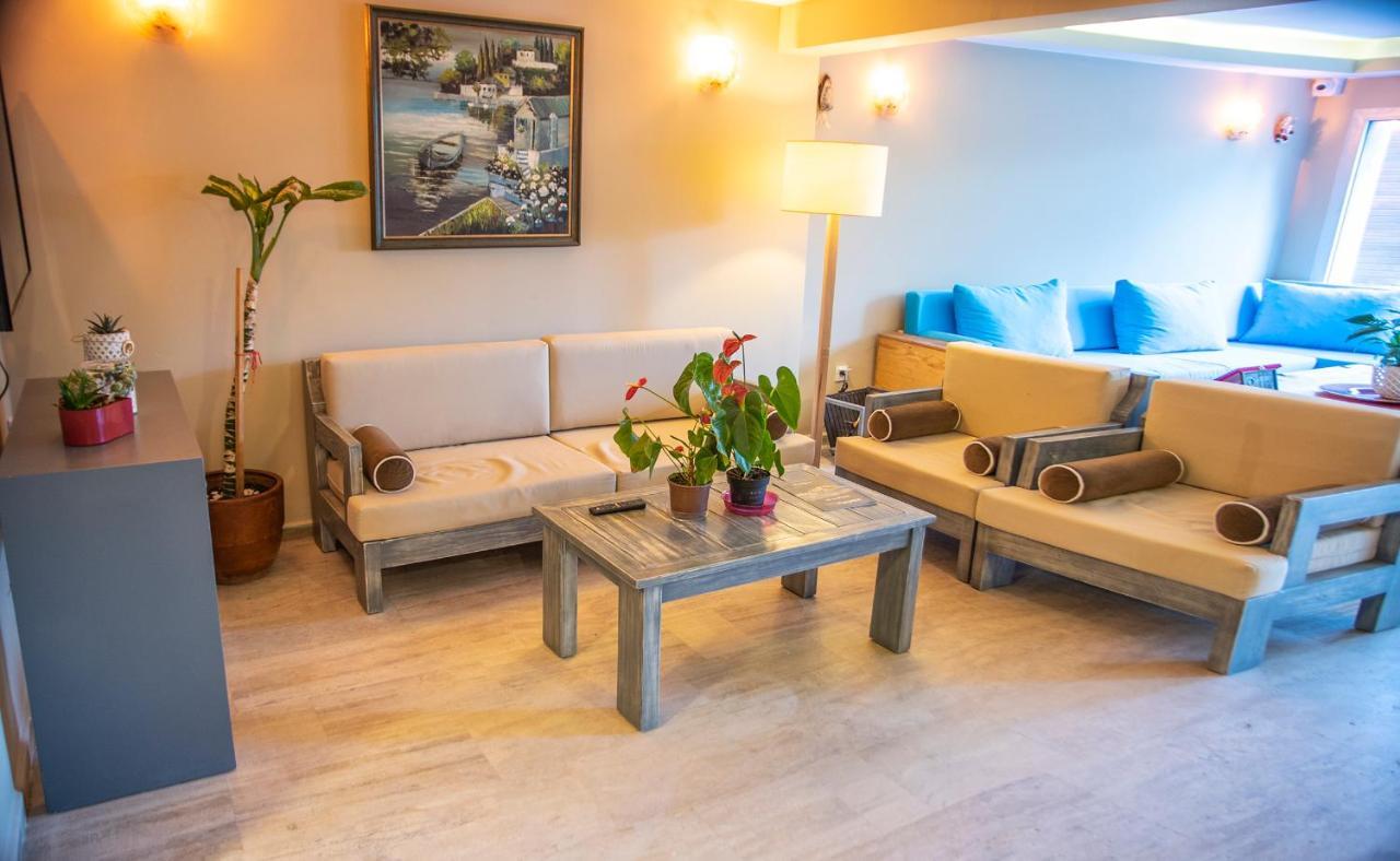 Blue Bay Beach Hotel (Adults Only) Битез Екстериор снимка