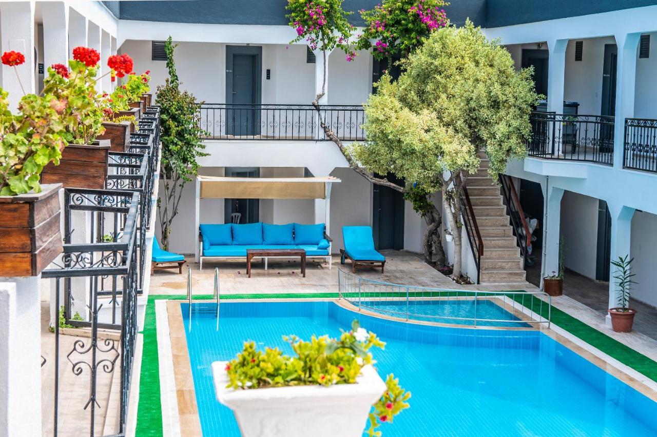 Blue Bay Beach Hotel (Adults Only) Битез Екстериор снимка