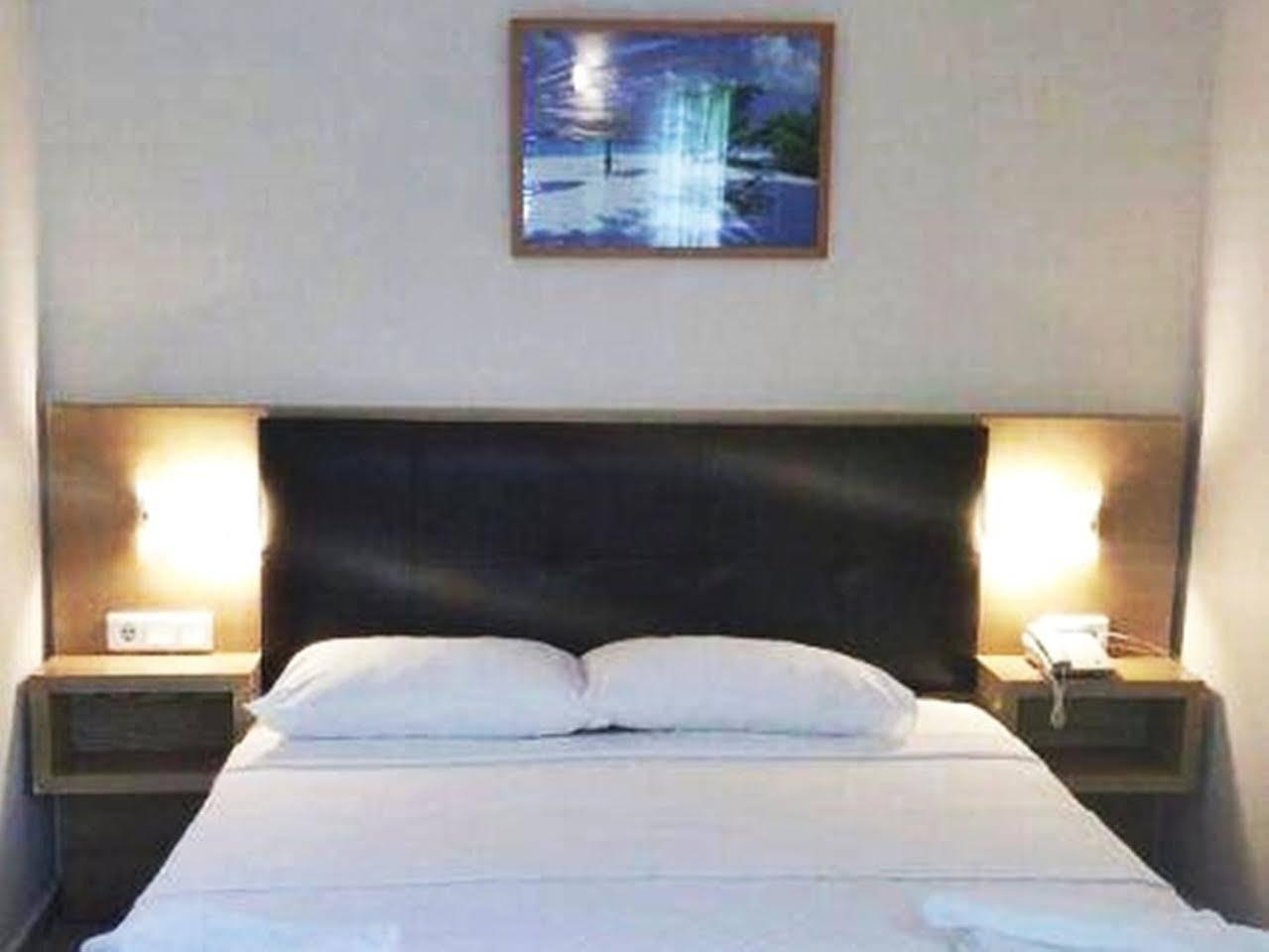 Blue Bay Beach Hotel (Adults Only) Битез Екстериор снимка